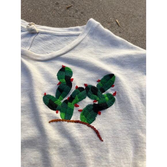 Tiny Soft Worn in Heathered Gray Embroidered Cactus Short Sleeve Tee Size Small - Picture 7 of 10